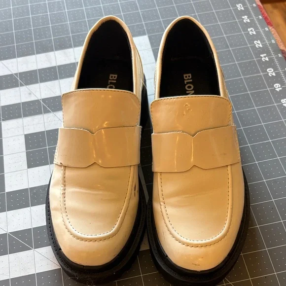 Blondo Cream and Black Women’s Loafers - Picture 1 of 3